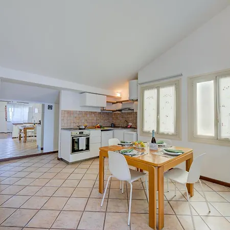 Rooftop On View - Happy ستريزا